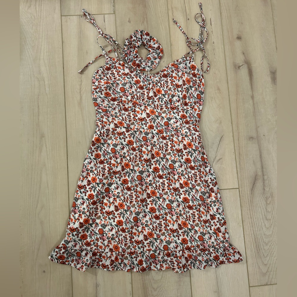 Abercrombie & Fitch | mini floral dress with matching scrunchie